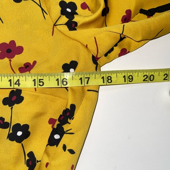BCBGeneration NWT Yellow Floral Print Collared Wrap Front Blouse Xsmall Women’s - Picture 9 of 13